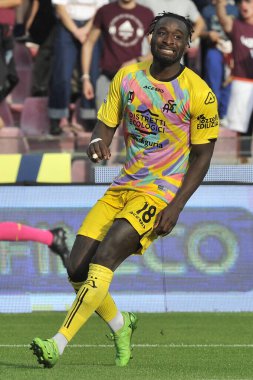 Spezia takımından M 'Bala Nzola, İtalya Serie A ligi maçında Salernitana ile Spezia arasında oynanan final maçında, Salernitana 1, Spezia 0, Arechi Stadyumu' nda oynandı..