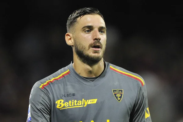 Lecce 'den Wladimiro Falcone, İtalya Serie A Ligi maçında Salernitana ile Lecce arasındaki final maçı, Salernitana 1, Lecce 2, Arechi Stadyumu' nda oynandı..