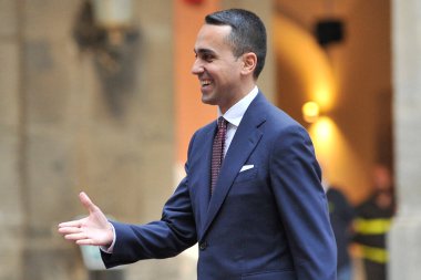 Luigi Di Maio Dışişleri Bakanı, Napoli 'de Kraliyet Sarayı' nda düzenlenen Akdeniz Kültür Bakanları Konferansı sırasında. 