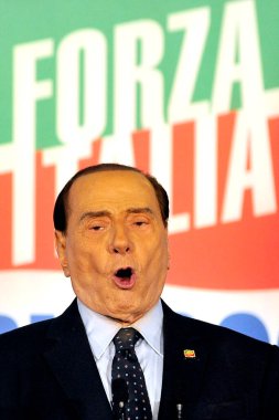 İtalya Cumhuriyeti Bakanlar Kurulu eski başkanı Silvio Berlusconi, Forza Italia partisi etkinliği sırasında Napoli 'deki Mostra dOltremare Palacongressi' de düzenlenen 