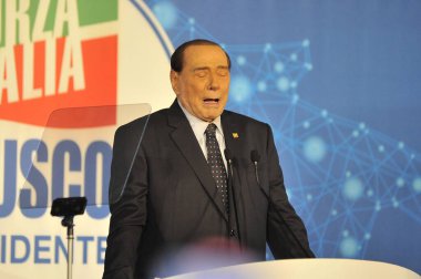 İtalya Cumhuriyeti Bakanlar Kurulu eski başkanı Silvio Berlusconi, Forza Italia partisi etkinliği sırasında Napoli 'deki Mostra dOltremare Palacongressi' de düzenlenen 