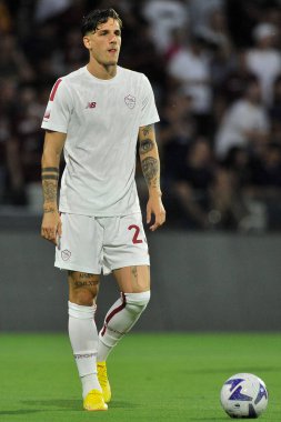 Jos Mourinho 'nun Roma teknik direktörü, Salernitana ile Romanlar arasındaki İtalya Serie A ligi final maçı olan Salernitana 0, Roma 1, Arechi Stadyumu' nda oynanan karşılaşma sırasında