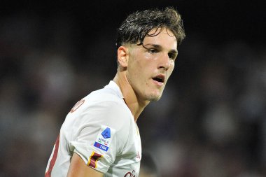 Jos Mourinho 'nun Roma teknik direktörü, Salernitana ile Romanlar arasındaki İtalya Serie A ligi final maçı olan Salernitana 0, Roma 1, Arechi Stadyumu' nda oynanan karşılaşma sırasında