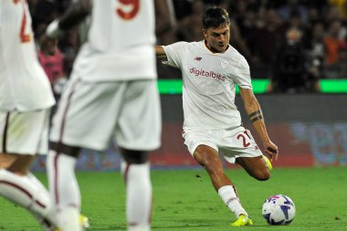 Roma 'nın Paulo Dybala oyuncusu, İtalya' nın Serie A ligi maçında Salernitana ile Romanların final maçı Salernitana 0, Roma 1, Arechi Stadyumu 'nda oynanan karşılaşma sırasında.