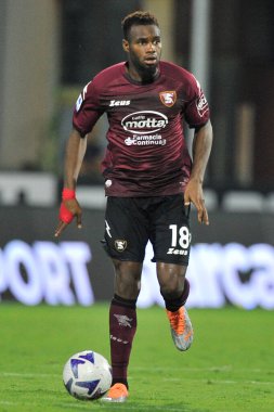 Salernitana 'nın Lassana Coulibaly oyuncusu, Salernitana ile Roma arasındaki İtalya Serie A ligi final maçı sırasında Salernitana 0, Roma 1, Arechi Stadyumu' nda oynandı..