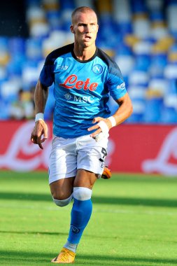 Napoli 'den Leo Ostigard oyuncusu, Napoli ile Juve Stabia arasındaki dostluk maçı sonucu, Napoli 3, Juve Stabia 0, Diego Armando Maradona Stadyumu' nda oynandı..