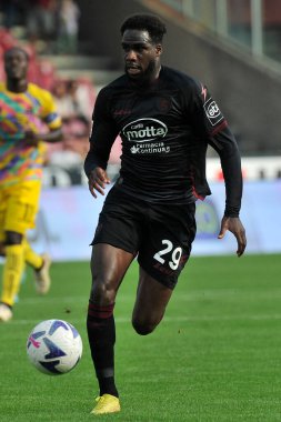 Salernitana 'dan Boulaye Dia, İtalya Serie A ligi maçında Salernitana - Spezia final maçı, Salernitana 1, Spezia 0, Arechi Stadyumu' nda oynandı..