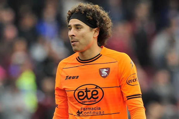 Salernitana 'dan Guillermo Ochoa, İtalya Serie A Ligi maçında Salernitana ile Torino arasındaki final maçı, Salernitana 1, Torino 1, Arechi Stadyumu' nda oynandı..