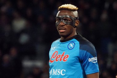 Napoli 'den Victor Osimhen, İtalya Serie A Ligi maçında Napoli - Lazio final maçı, Napoli 0, Lazio 1, Diego Armando Maradona Stadyumu' nda oynandı..