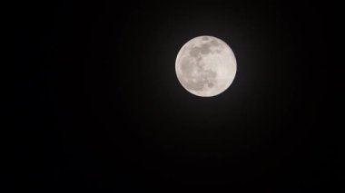 2023 kışının son dolunayı, aynı zamanda solucan dolunayı olarak da bilinir, çünkü baharın gelişini simgeler.