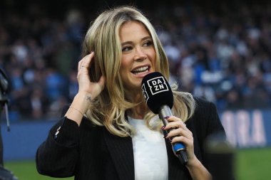 Dazn 'ın Diletta Leotta TV sunucusu, Napoli ve Atalanta arasındaki İtalya Serie A ligi final maçı sırasında, Napoli 2, Atalanta 0, Diego Armando Maradona Stadyumu' nda oynandı..