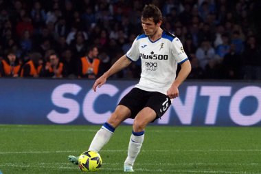 Atalanta 'lı Marten de Roon, İtalya Serie A Ligi' nin Napoli - Atalanta final maçı sırasında, Napoli 2, Atalanta 0, Diego Armando Maradona Stadyumu 'nda oynandı..