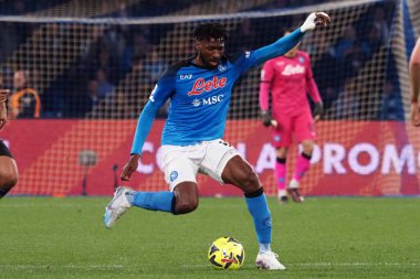 Napoli 'li Andr-Frank Zambo Anguissa, Napoli ile Atalanta arasındaki İtalyan Serie A ligi maçında, Napoli 2, Atalanta 0, Diego Armando Maradona Stadyumu' nda oynandı.