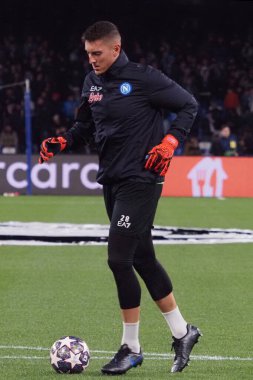 Napoli 'li Pierluigi Golini, Napoli ile Eintracht Frankfurt arasındaki Uefa Şampiyonlar Ligi maçında, Napoli 3, Eintracht Frankfurt 0. Maç Diego Armando Maradona stadyumunda oynandı..
