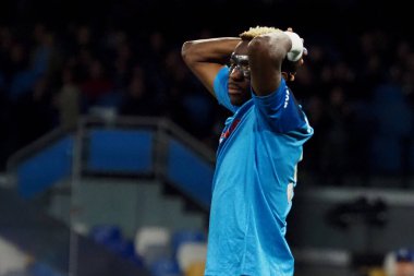 Napoli 'den Victor Osimhen, Napoli ile Eintracht Frankfurt arasındaki Uefa Şampiyonlar Ligi maçında, Napoli 3, Eintracht Frankfurt 0. Maç Diego Armando Maradona stadyumunda oynandı..