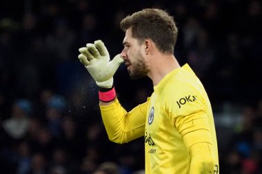 Eintracht Frankfurt 'tan Kevin Trappi oyuncusu, Napoli ve Eintracht Frankfurt arasındaki Uefa şampiyonlar ligi maçında, final sonucu Napoli 3, Eintracht Frankfurt 0. Maç Diego Armando Maradona stadyumunda oynandı..