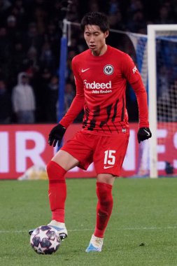 Eintracht Frankfurt 'tan Daichi Kamada oyuncusu, Napoli-Eintracht Frankfurt maçında, Napoli-Eintracht maçı sonucu, Eintracht Frankfurt 0. Maç Diego Armando Maradona stadyumunda oynandı..