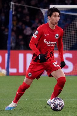 Eintracht Frankfurt 'tan Daichi Kamada oyuncusu, Napoli-Eintracht Frankfurt maçında, Napoli-Eintracht maçı sonucu, Eintracht Frankfurt 0. Maç Diego Armando Maradona stadyumunda oynandı..