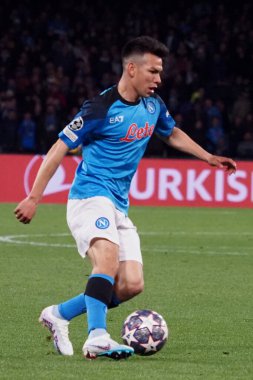 Napoli 'nin Hirving Lozano oyuncusu, Napoli ile Eintracht Frankfurt arasındaki Uefa Şampiyonlar Ligi maçında, son sonuç Napoli 3, Eintracht Frankfurt 0. Maç Diego Armando Maradona stadyumunda oynandı..