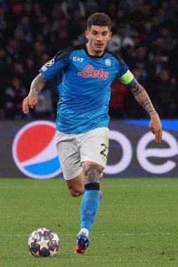 Napoli 'den Giovanni Di Lorenzo, Napoli ile Eintracht Frankfurt arasındaki Uefa Şampiyonlar Ligi maçında, Napoli 3, Eintracht Frankfurt 0. Maç Diego Armando Maradona stadyumunda oynandı..