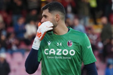 Bologna 'nın Federico Ravaglia oyuncusu, İtalyan Serie A Ligi maçında Salernitana - Bologna final maçı, Salernitana 2, Bologna 2, Arechi Stadyumu' nda oynandı..