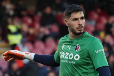 Bologna 'nın Federico Ravaglia oyuncusu, İtalyan Serie A Ligi maçında Salernitana - Bologna final maçı, Salernitana 2, Bologna 2, Arechi Stadyumu' nda oynandı..