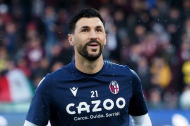Bologna 'lı Roberto Soriano, İtalya Serie A Ligi maçında Salernitana - Bologna final maçı, Salernitana 2, Bologna 2, Arechi Stadyumu' nda oynandı..