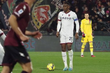 Bologna 'dan Jhon Lucum, İtalya Serie A Ligi maçında Salernitana - Bologna final maçı, Salernitana 2, Bologna 2, Arechi Stadyumu' nda oynandı.