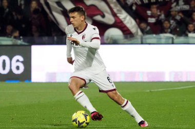 Bologna 'dan Nikola Moro, İtalya Serie A Ligi maçında Salernitana - Bologna final maçı, Salernitana 2, Bologna 2, Arechi Stadyumu' nda oynandı..