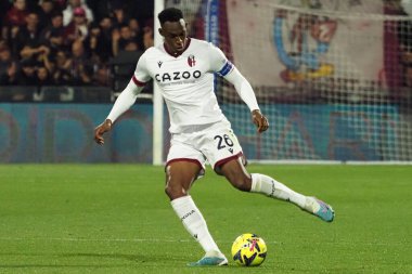 Bologna 'dan Jhon Lucum, İtalya Serie A Ligi maçında Salernitana - Bologna final maçı, Salernitana 2, Bologna 2, Arechi Stadyumu' nda oynandı.