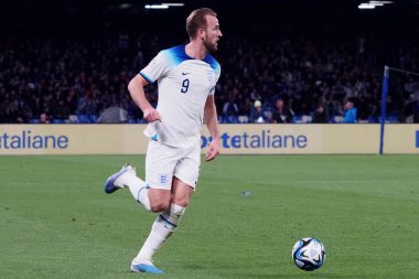 İngiltere 'nin Harry Kane oyuncusu Euro 2024 ön eleme maçında İtalya ile İngiltere arasında son maç İtalya 1, İngiltere 2. Maç Diego Armando Maradona stadyumunda oynandı..