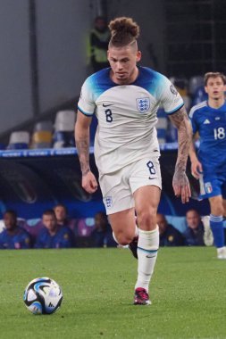 İngiltere 'nin Kalvin Philips oyuncusu Euro 2024 ön eleme maçında İtalya ile İngiltere arasında son maç İtalya 1, İngiltere 2. Maç Diego Armando Maradona stadyumunda oynandı..