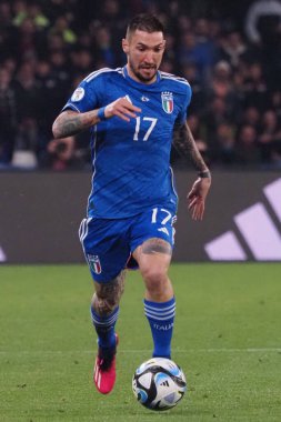 İtalya 'nın Matteo Politano oyuncusu Euro 2024 ön eleme maçında İtalya ile İngiltere arasındaki maçın sonucu İtalya 1, İngiltere 2. Maç Diego Armando Maradona stadyumunda oynandı..