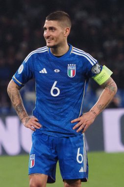 İtalyan Marco Verratti, Euro 2024 ön eleme maçında İtalya ile İngiltere arasındaki maçın son sonucu İtalya 1, İngiltere 2. Maç Diego Armando Maradona stadyumunda oynandı..
