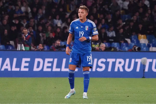 意大利球员马特奥 雷特吉在2024年欧洲杯预选赛中 在意大利对英格兰的比赛中 最终的结果是意大利1 英格兰2 比赛在迭戈 阿曼多 马拉多纳体育场进行 — 图库照片