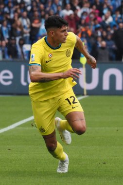Inter 'den Raoul Bellanova, İtalya Serie A Ligi maçında Napoli - Inter final maçı, Napoli 3, Inter 1, Diego Armando Maradona stadyumunda oynandı..