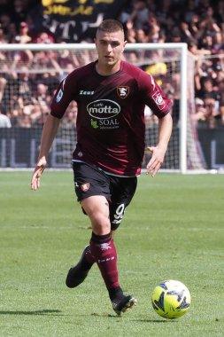 Salernitana 'dan Lorenzo Pirola, İtalya Serie A Ligi maçında Salernitana - Udinese final maçı, Salernitana 2, Udinese 2, Arechi Stadyumu' nda oynandı..