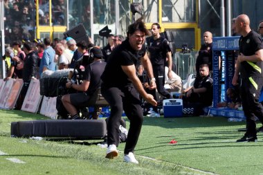 Udinese 'nin Andrea Sottil koçu, İtalya Serie A Ligi maçında Salernitana - Udinese final maçı, Salernitana 2, Udinese 2, Arechi Stadyumu' nda oynandı..