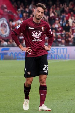 Salernitana 'dan Giulio Maggiore, İtalya Serie A ligi maçında Salernitana ile Fiorentina arasındaki final maçı, Salernitana 3, Fiorentina 3, Arechi Stadyumu' nda oynandı..