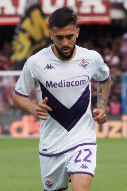 Fiorentina 'dan Nicols Gonzlez, İtalya Serie A ligi maçında Salernitana-Fiorentina final maçı, Salernitana 3, Fiorentina 3, Arechi Stadyumu' nda oynandı.