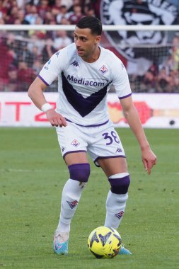 Fiorentina 'dan Rolando Mandragora, İtalya Serie A ligi maçında Salernitana ile Fiorentina arasındaki final maçı, Salernitana 3, Fiorentina 3, Arechi Stadyumu' nda oynandı..