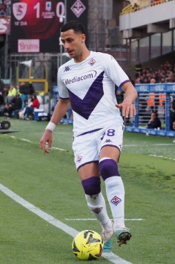 Fiorentina 'dan Rolando Mandragora, İtalya Serie A ligi maçında Salernitana ile Fiorentina arasındaki final maçı, Salernitana 3, Fiorentina 3, Arechi Stadyumu' nda oynandı..
