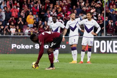 Salernitana 'dan Boulaye Dia, İtalya Serie A Ligi' nde Salernitana - Fiorentina final maçı, Salernitana 3, Fiorentina 3, Arechi Stadyumu 'nda oynandı..