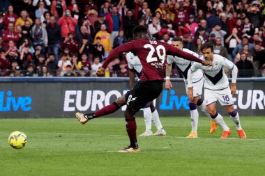 Salernitana 'dan Boulaye Dia, İtalya Serie A Ligi' nde Salernitana - Fiorentina final maçı, Salernitana 3, Fiorentina 3, Arechi Stadyumu 'nda oynandı..