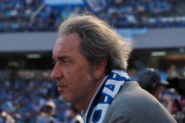 Paolo Sorrentino İtalyan yönetmen, senarist ve film yapımcısıdır, Napoli - Fiorentina final maçı olan Napoli 1, Fiorentina 0, Diego Armando Maradona Stadyumu 'nda oynanan maç sırasında İtalya Serie A Ligi' nde oynanmıştır..