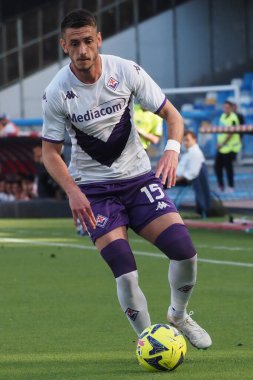 Fiorentina 'lı Aleksa Terzi, Napoli - Fiorentina final maçı sırasında Diego Armando Maradona Stadyumu' nda oynandı.