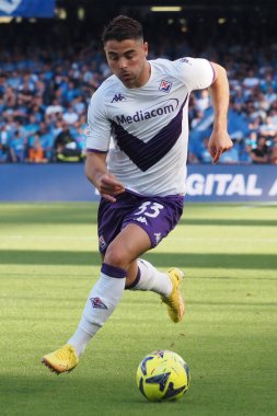 Fiorentina 'lı Riccardo Sottil, Napoli-Fiorentina maçının final maçı sırasında Diego Armando Maradona Stadyumu' nda oynandı..