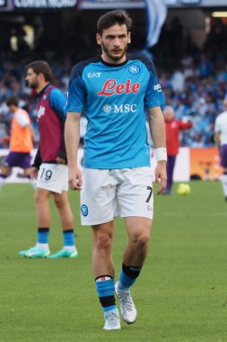 Napoli 'nin Khvicha Kvaratskhelia oyuncusu, Napoli ile Fiorentina arasındaki İtalya Serie A ligi final maçı sırasında, Napoli 1, Fiorentina 0, Diego Armando Maradona Stadyumu' nda oynandı..