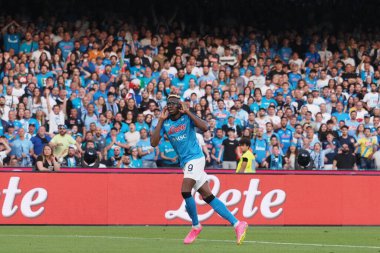 Napoli 'den Victor Osimhen, İtalya Serie A Ligi maçında Napoli - Fiorentina final maçı, Napoli 1, Fiorentina 0, Diego Armando Maradona Stadyumu' nda oynandı..