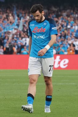 Napoli 'nin Khvicha Kvaratskhelia oyuncusu, Napoli ile Fiorentina arasındaki İtalya Serie A ligi final maçı sırasında, Napoli 1, Fiorentina 0, Diego Armando Maradona Stadyumu' nda oynandı..